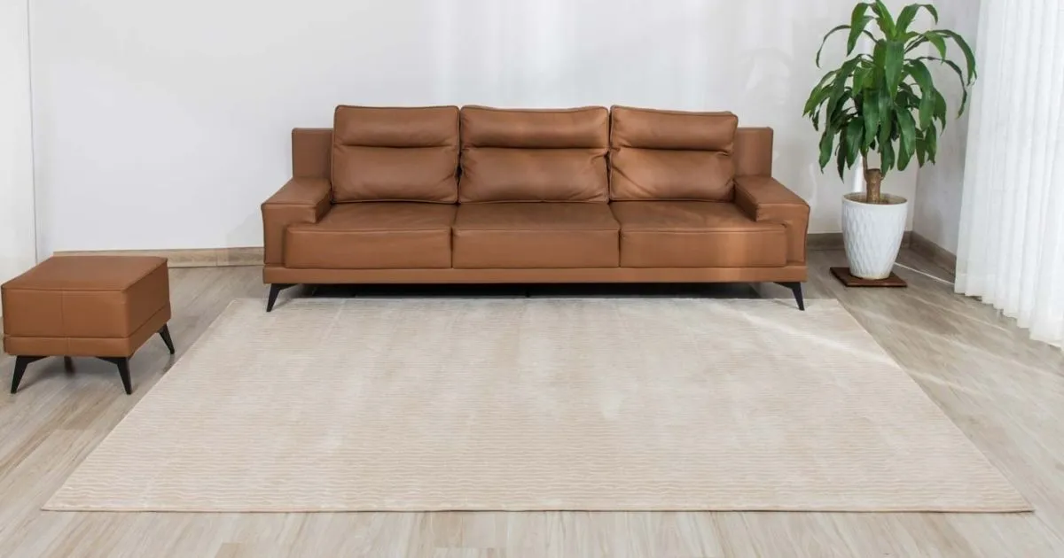 Thảm sợi tổng hợp phù hợp với khu vực có mật độ sợi đi lại cao như phòng khách